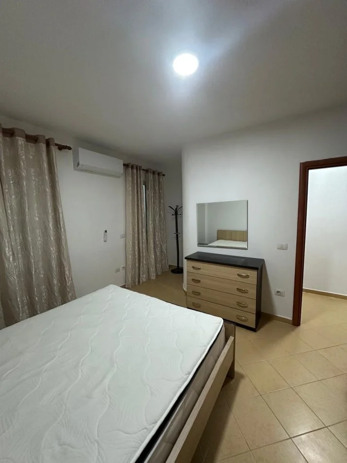 Tirane, jepet me qera apartament 2+1 Kati 5, 450 € (Bulevardi Migjeni)