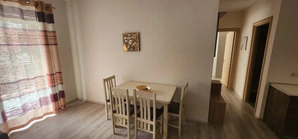 Tirane, jepet me qera apartament 1+1+Ballkon Kati 4, 100 m² 700 € (Liqeni I Thate)