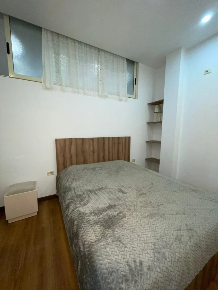 Tirane, jepet me qera apartament 1+1 Kati 1, 65 m² 600 € (9 KATESHET)