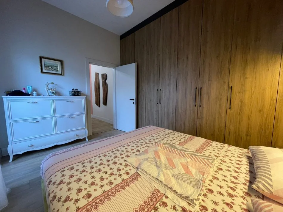 Tirane, shitet apartament 1+1+Aneks+Ballkon Kati 3, 48 m² 123.000 € (Pazari Ri)