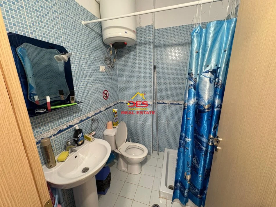 Vlore, jepet me qera apartament 1+1+Ballkon Kati 5, 70 m² 450 € (Rruga Dhimitër Konomi)