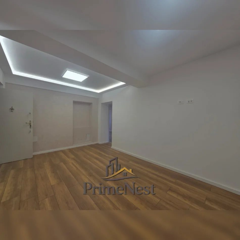 Tirane, jepet me qera ambjent biznesi Kati 2, 78 m² 800 € 