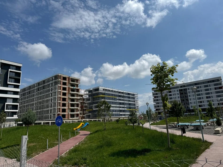 Tirane, shitet apartament 2+1+Ballkon Kati 2, 100 m² 110.000 € (qtu)