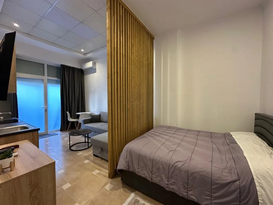 Tirane, jepet me qera garsonier 1+1 Kati 0, 350 €