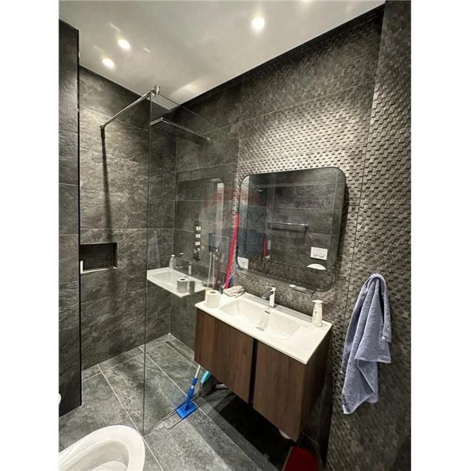 Tirane, shes apartament 2+1+Aneks+Ballkon Kati 2, 100 m² 250.000 € 