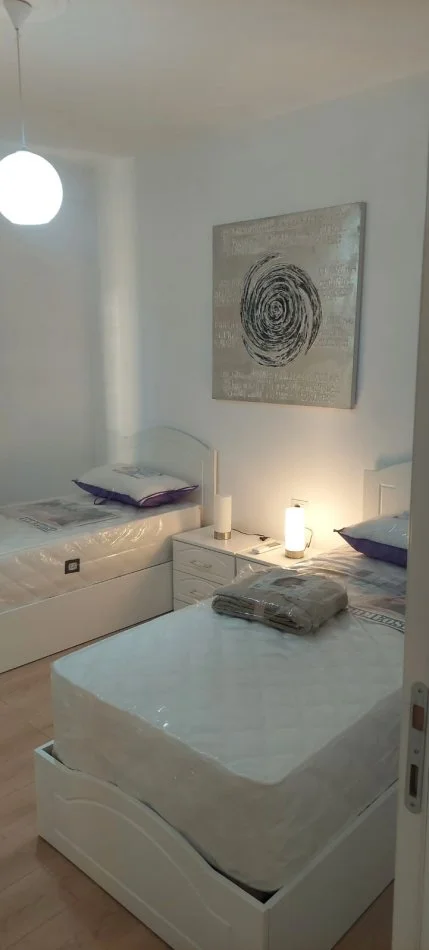 Tirane, jepet me qera apartament 2+1+Ballkon Kati 6, 80 m² 650 €