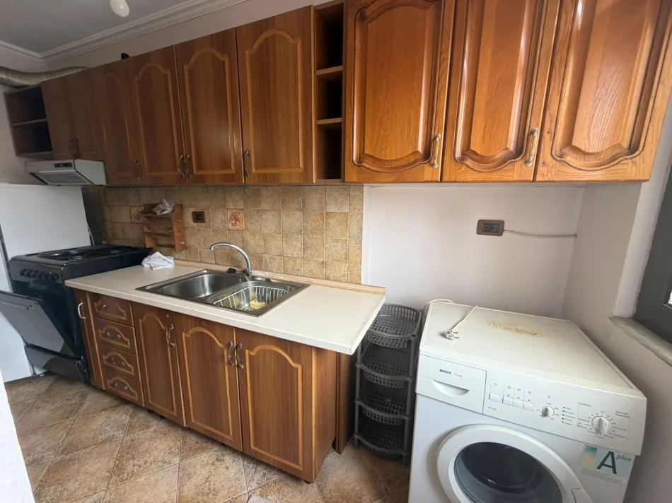 Tirane, jepet me qera 1+1 Kati 5, 70 m² 500 € (Myslym Shyri)