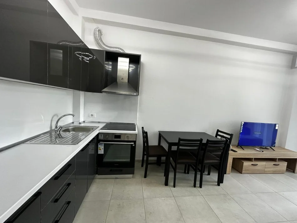 Tirane, jap me qera apartament 1+1+Ballkon Kati 4, 61 m² 500 € (AMERIKAN 3)  UNA56223