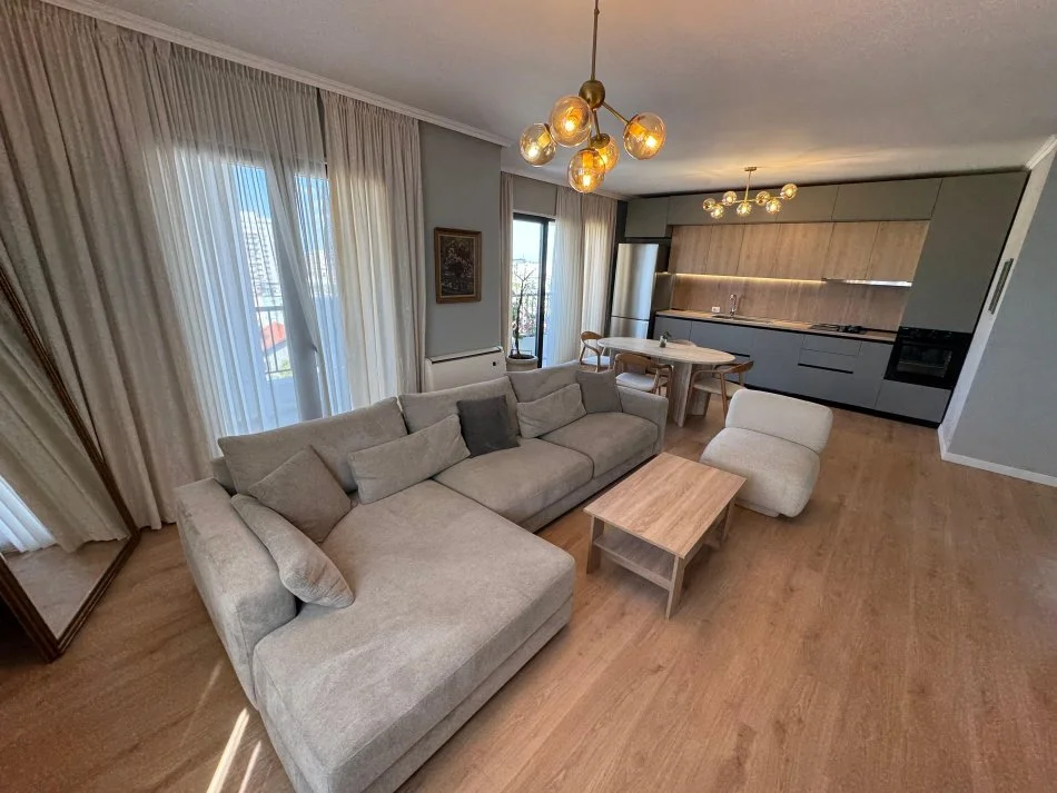 Tirane, jepet me qera apartament 2+1 Kati 7, 157 m² 1.300 € (Rruga e Durresit)