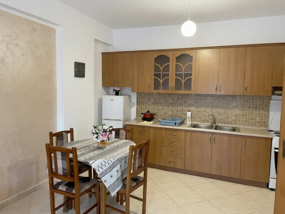 Vlore, jepet me qera apartament 1+1+Ballkon Kati 6, 70 m² 30 € 