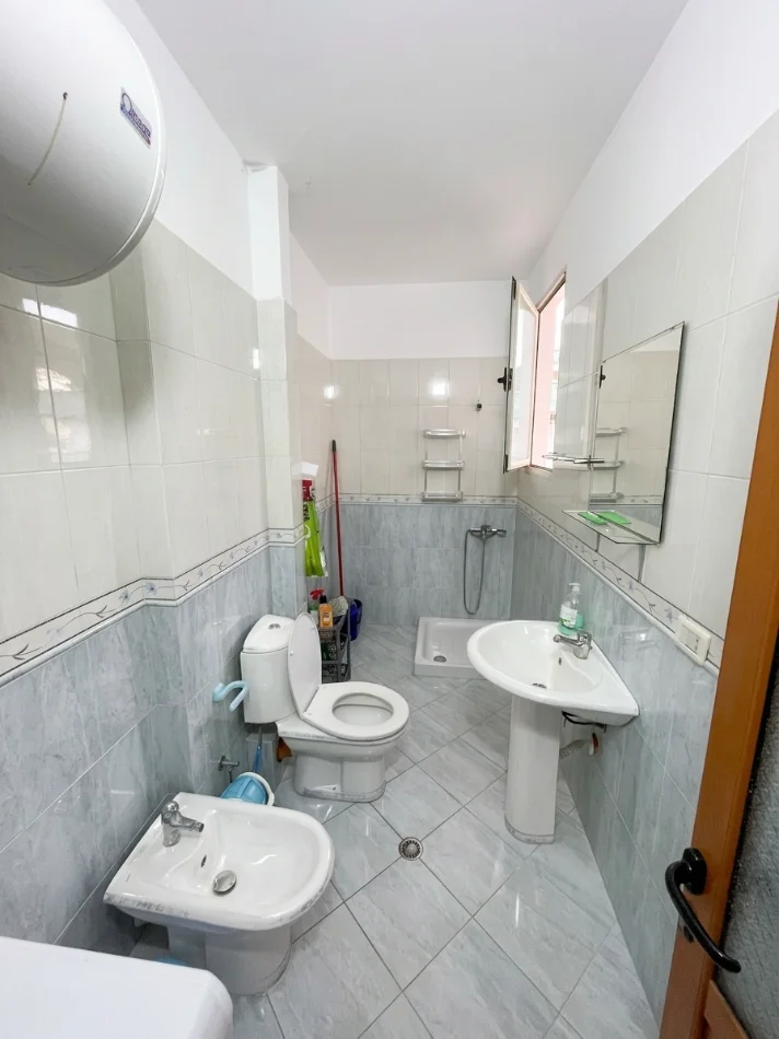 Vlore, jepet me qera apartament 1+1+Ballkon Kati 6, 70 m² 30 € 