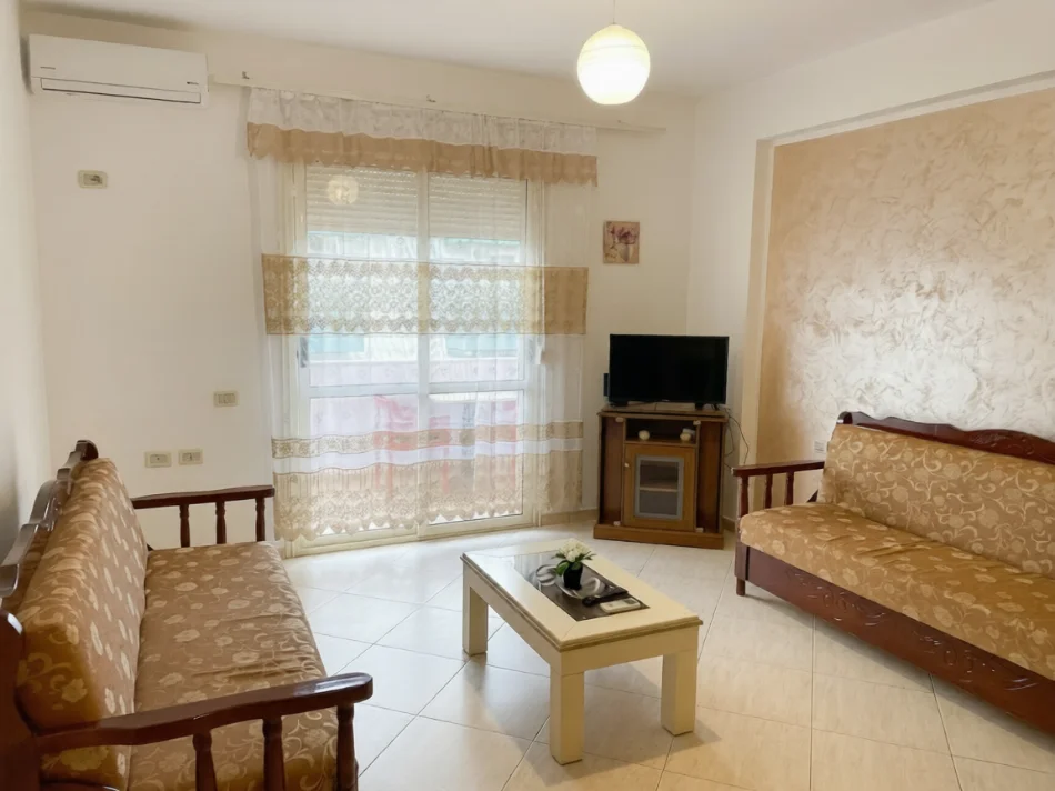 Vlore, jepet me qera apartament 1+1+Ballkon Kati 6, 70 m² 30 € 