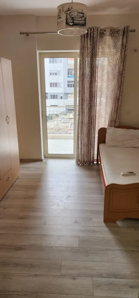 Tirane, jepet me qera apartament 2+1+Ballkon Kati 4, 86 m² 700 € 
