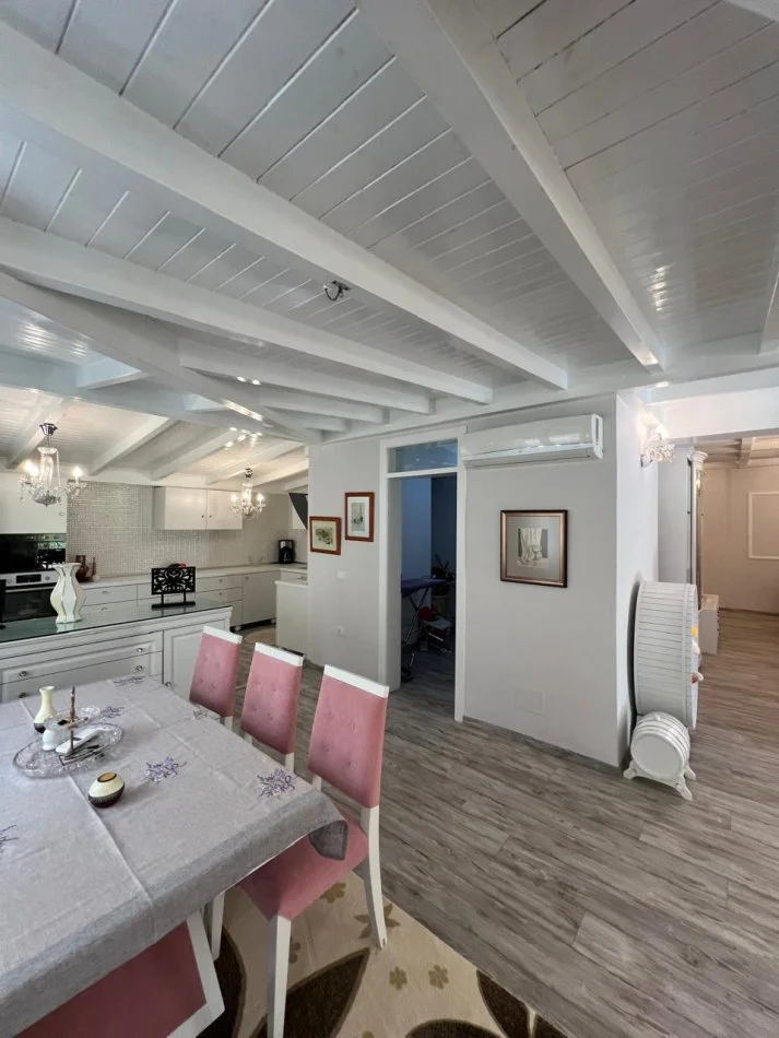 Vlore, shitet apartament 3+1+Ballkon , ulet cmimi ne 180000 € (Rr. Sadik Zotaj, Vlorë prane Conad)