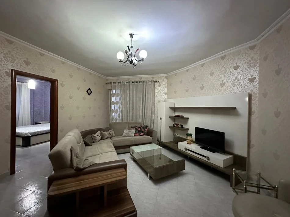 Jepet me Qera Apartament 1+1 Kati 4, Cmimi  550 €