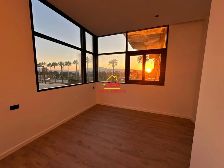 Vlore, shitet apartament 1+1+Ballkon Kati 1, 70 m² 240.000 € (Rruga Murat Tërbaçi)