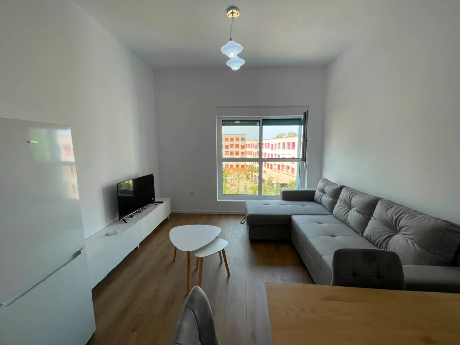 Tirane, jepet me qera apartament 1+1+Aneks+Ballkon Kati 3, 70 m² 400 € (rruga ali demi)