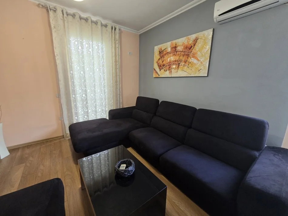 Tirane, jepet me qera apartament 2+1+Ballkon Kati 5, 87 m² 500 € (Yzberisht)