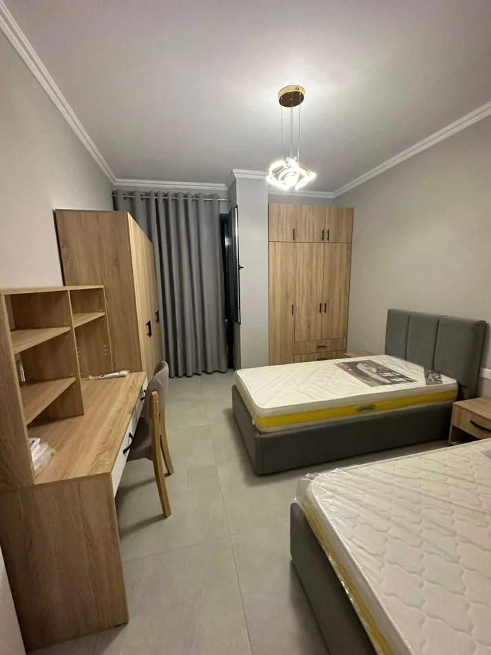 Tirane, jepet me qera apartament 2+1+Aneks+Ballkon Kati 2, 110 m² 1.100 € (Liqeni Thate)
