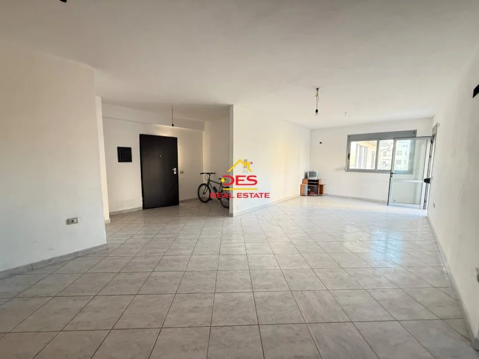 Vlore, shitet apartament 2+1+Ballkon Kati 2, 118 m² 200.000 € (Rruga Çamëria)