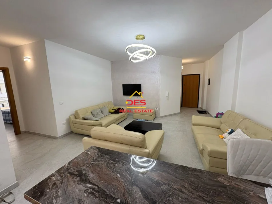 Vlore, shitet apartament 2+1+Ballkon Kati 3, 113 m² 290.000 € (Rruga Murat Tèrbaçi)