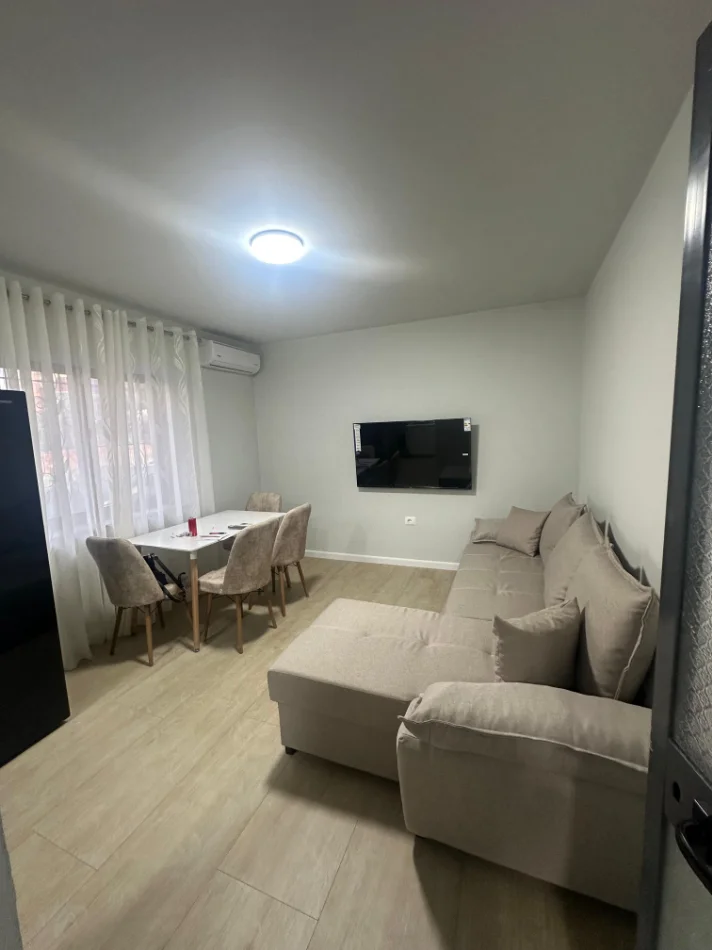 Tirane, jepet me qera apartament 1+1+Ballkon Kati 2, 60 m² 600 € (Rruga Elbasanit, Shkolla e Baletit)