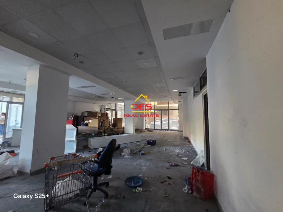 Vlore, shitet ambjent biznesi Kati 0, 162 m² 170.000 € (Rruga Sulejman Delvina)