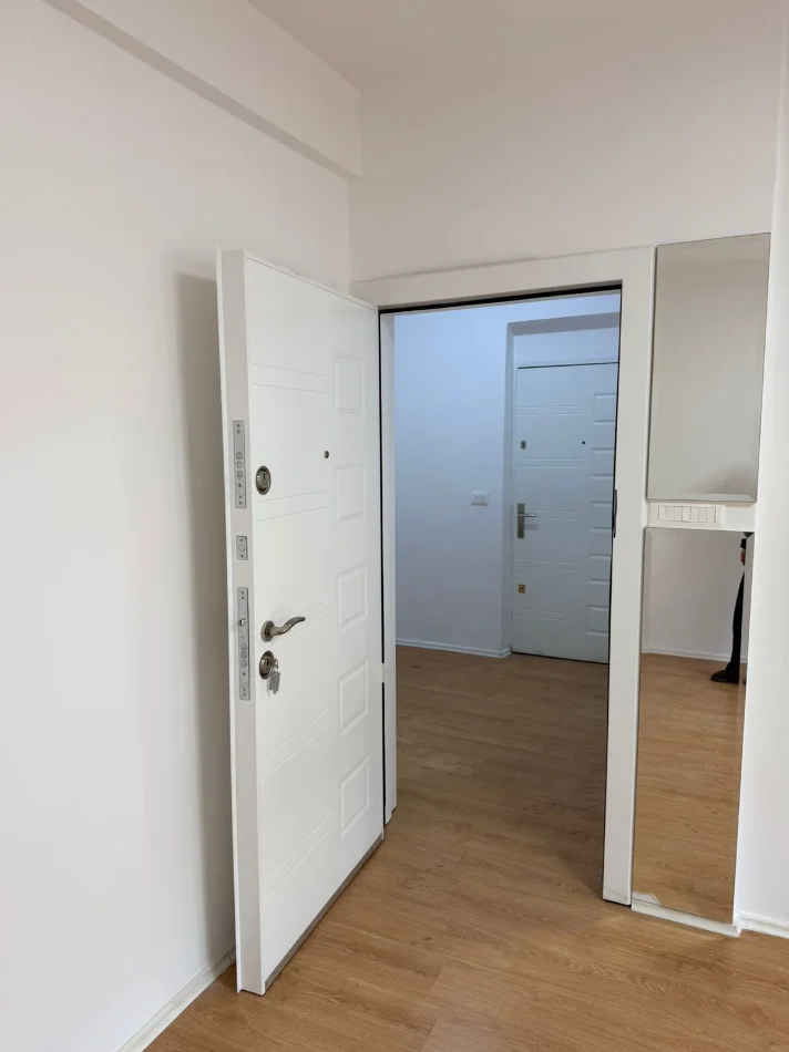 Tirane, jepet me qera apartament 1+1 Kati 1, 50 m² 700 € (Rruga Durresit, tek Kafe Flora (Pallati mbi Zen DIamonds))
