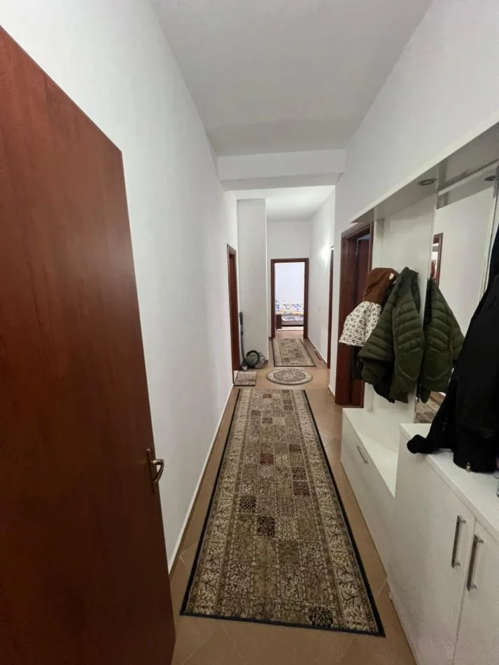 Tirane, jepet me qera apartament 3+1+Ballkon Kati 1, 100 m² 800 € (KOdra e Diellit)