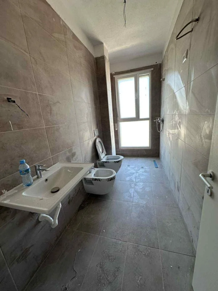 Tirane, jepet me qera apartament 2+1+Ballkon Kati 4, 100 m² 400 € (RRUGA DON BOSKO TRIO TOWER)