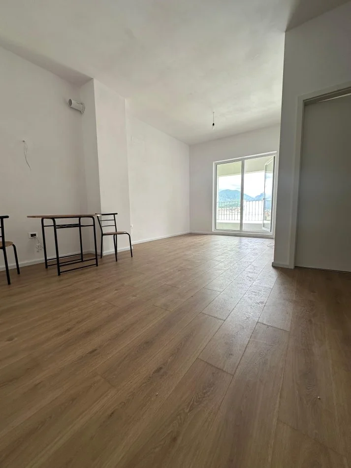 Tirane, shes apartament 2+1+Ballkon Kati 7, 85 m² 120.000 € 
