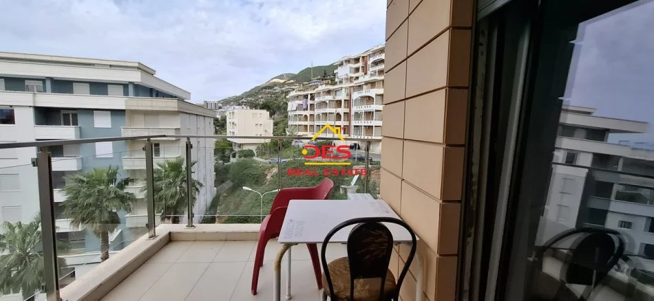 Vlore, jepet me qera apartament 1+1+Ballkon Kati 2, 70 m² 500 € (Rruga Aleksandër Moisiu)