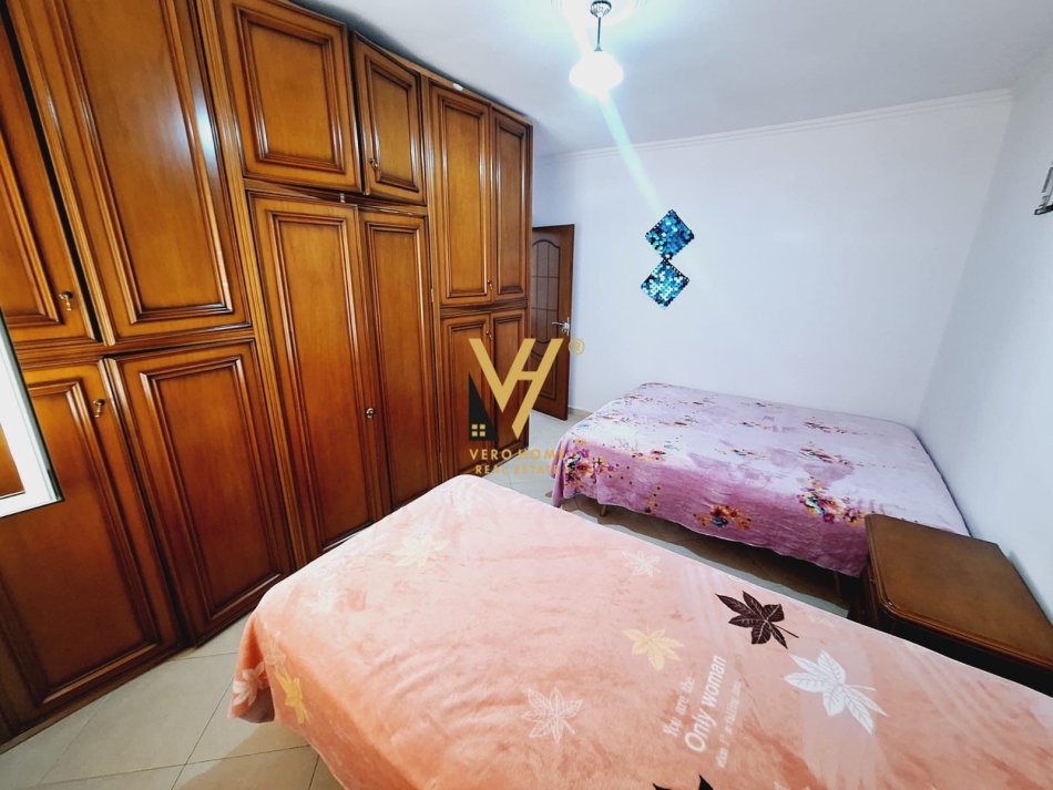 Tirane, jepet me qera apartament 2+1+Ballkon Kati 4, 60 m² 470 € (QENDER)