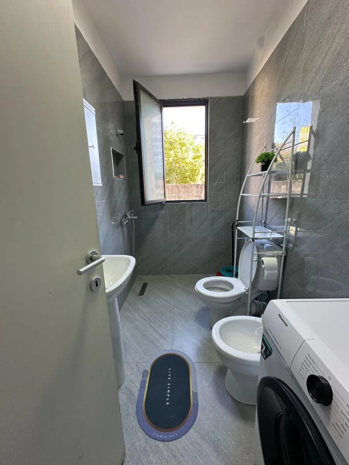 Tirane, jepet me qera apartament 2+1 Kati 2, 500 € (Tel Spitali Amerikan 2)