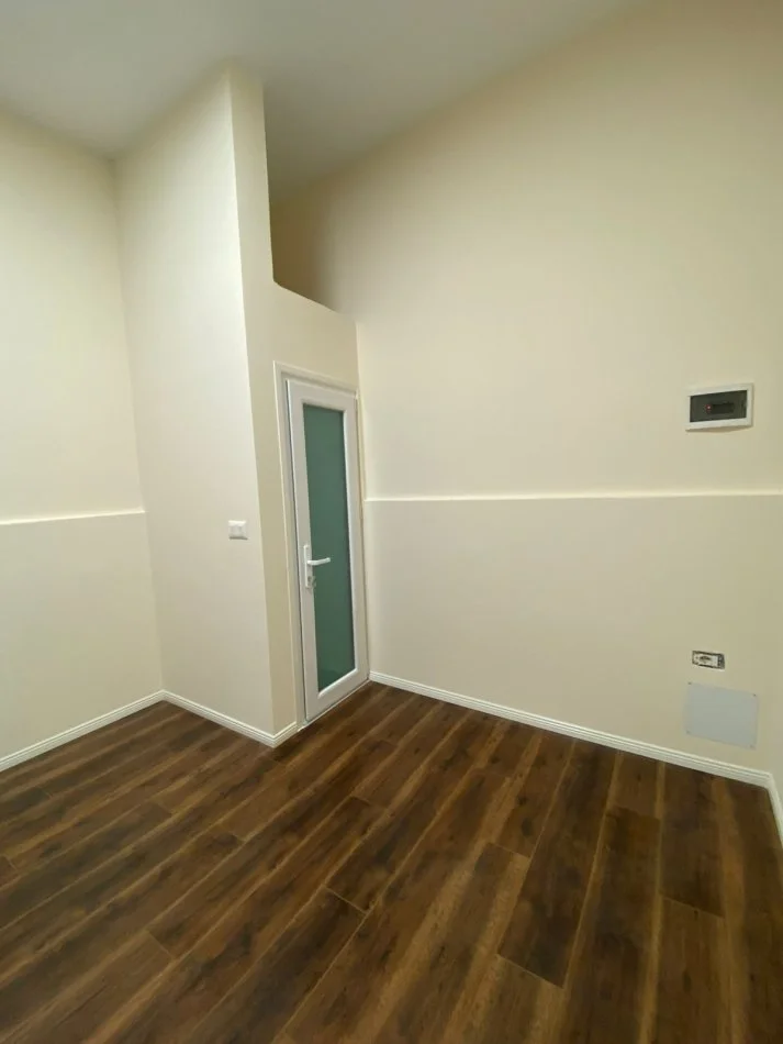 Tirane, shitet dyqan Kati 0, 15 m² 55.000 € (Komuna e Parisit,)