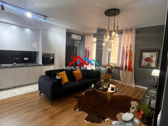 Tirane, jepet me qera apartament 1+1+Ballkon Kati 6, 77 m² 850 € (RRUGA SANDER PROSI, 21 DHJETORI)