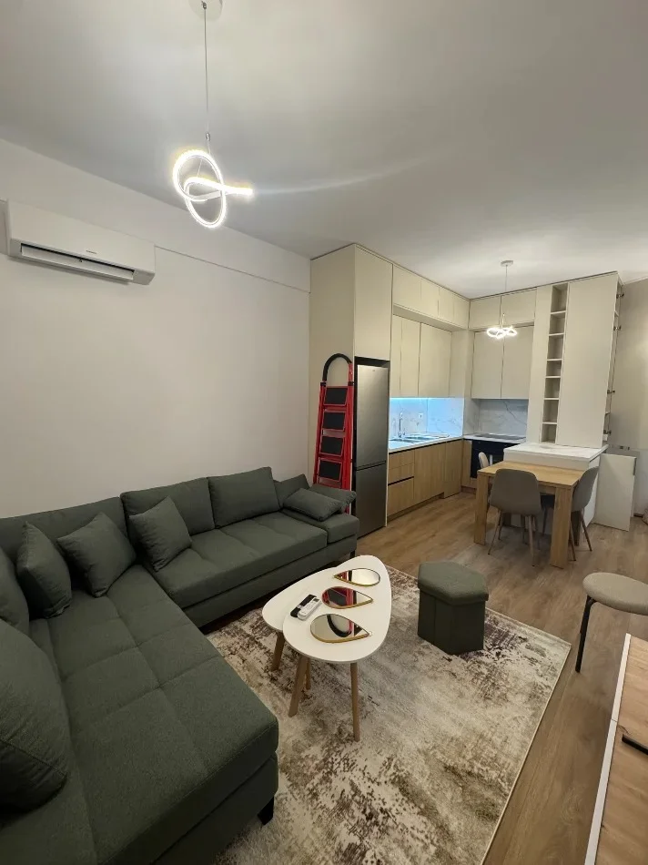 Tirane, jepet me qera apartament 1+1+Aneks+Ballkon Kati 3, 60 m² 500 € (Rruga Ali demi)