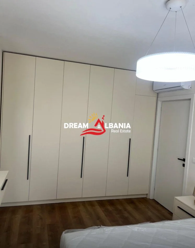 Tirane, jepet me qera apartament 1+1 , 65 m² 650 € (Shkolla e Kuqe)