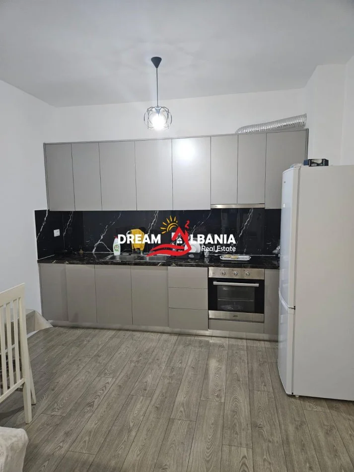 Tirane, jepet me qera apartament 1+1 Kati 6, 60 m² 500 € (Oxhaku)