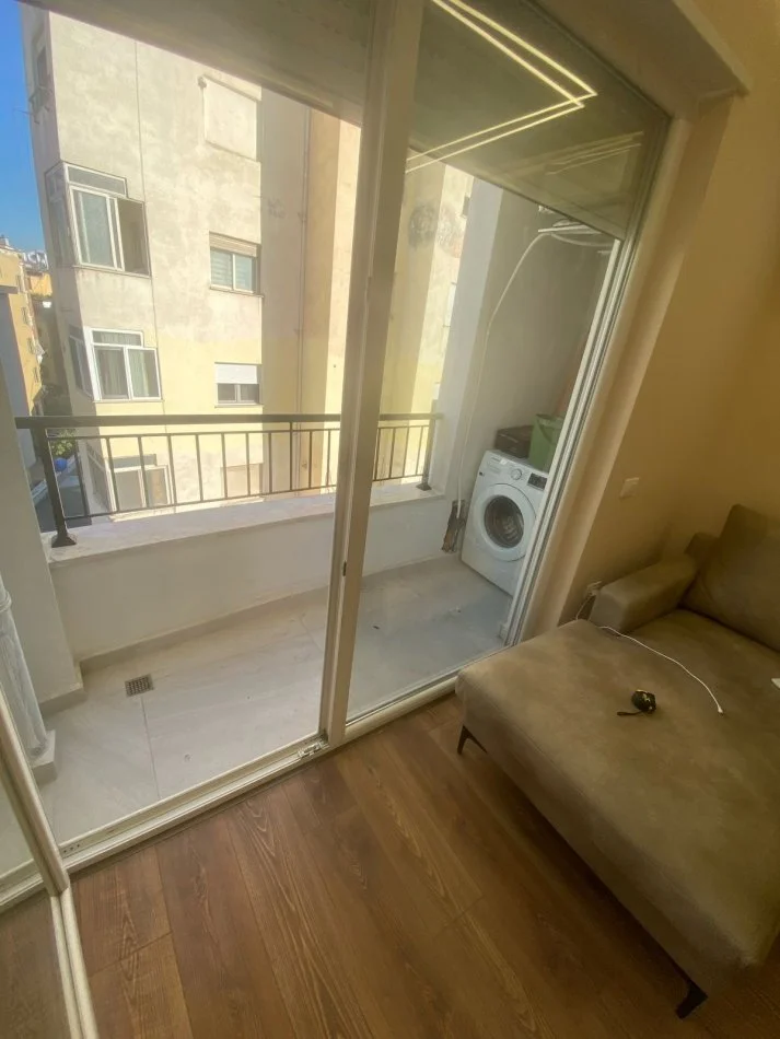 Tirane, jepet me qera apartament 1+1 Kati 5, 58 m² 750 € (Donika Center)