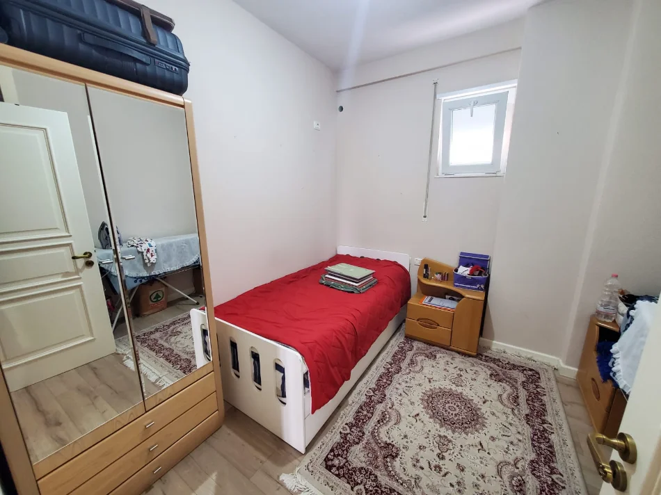 Tirane, shitet apartament 3+1 Kati 4, 260 m² 227.000 € (Fresku)