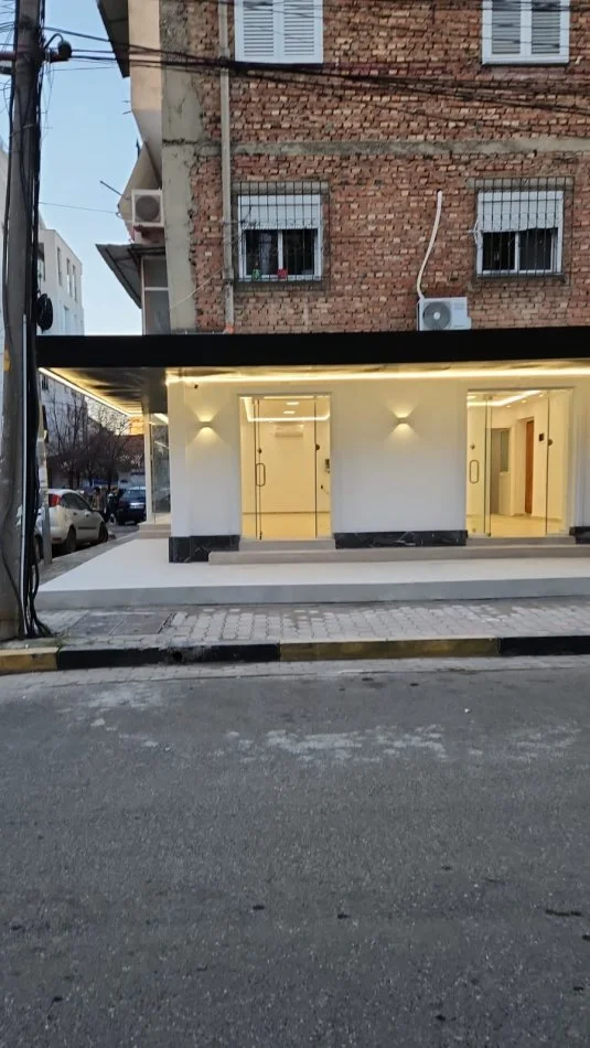 Tirane, shes dyqan Kati 0, 40 m² 257.000 € (Rruga e Kavajes)