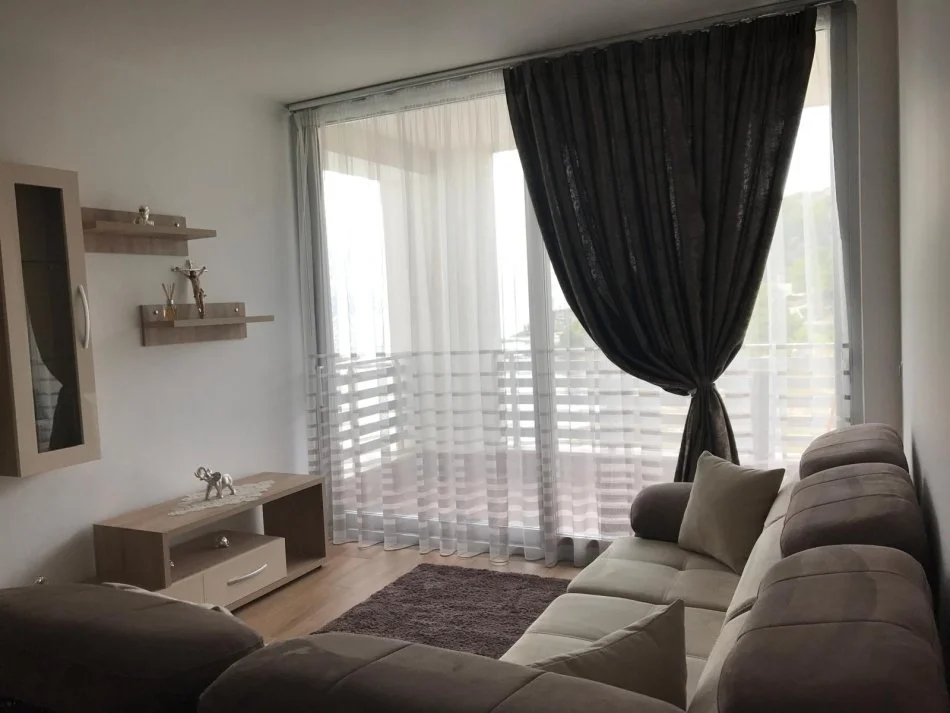 Durres, jepet me qera apartament 1+1+Ballkon Kati 3, 650
