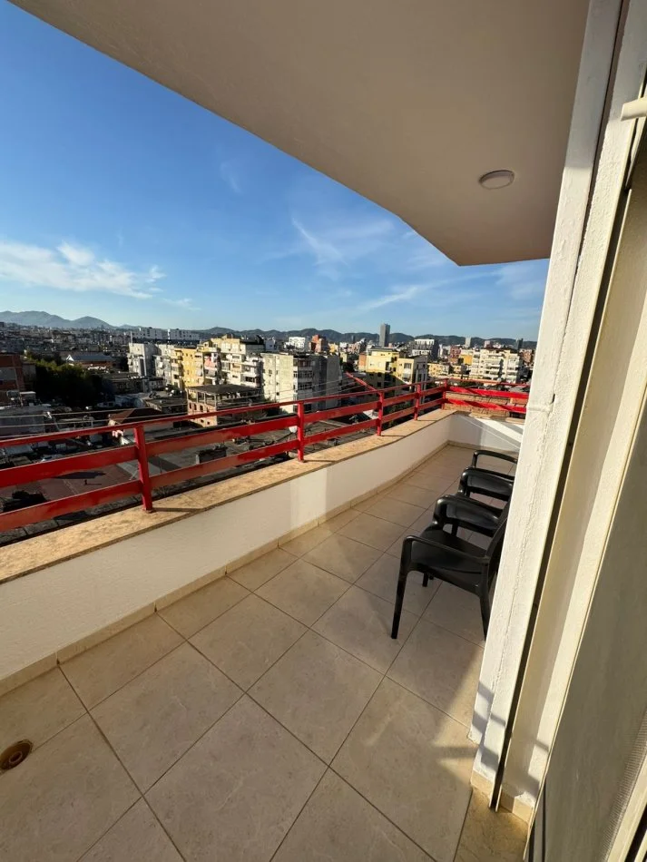 Tirane, jepet me qera apartament 2+1+Aneks+Ballkon Kati 7, 100 m² 550 € (Rruga kongresi manastirit)