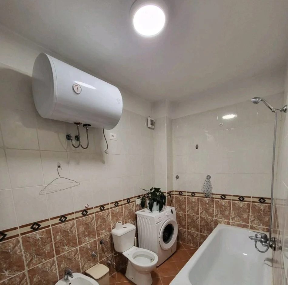 Tirane, jepet me qera apartament 1+1+Ballkon Kati 11, 75 m² 650 € (Komuna e Parisit)