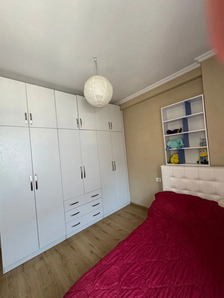 Tirane, jepet me qera apartament 2+1 Kati 4, 100 m² 1.000 € 