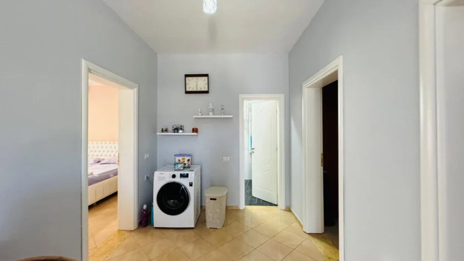 Tirane, shitet shtepi Dublex Kati 2, 550 m² 160.000 € (Kamez)