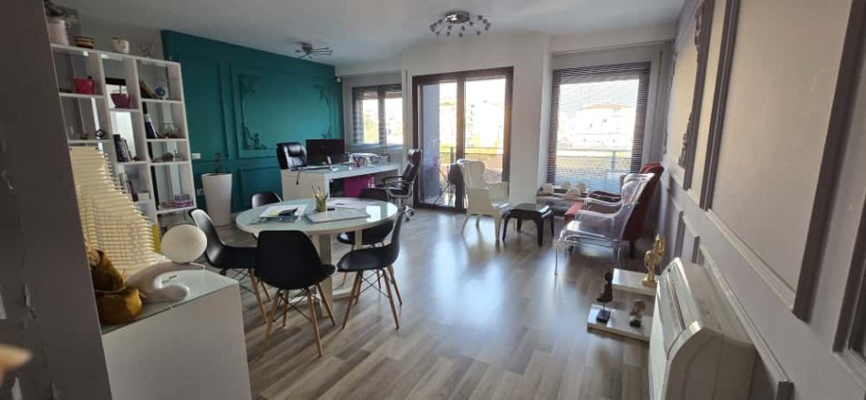 Tirane, jepet me qera zyre Kati 4, 102 m² 1.000 € (Stadiumi Dinamo)