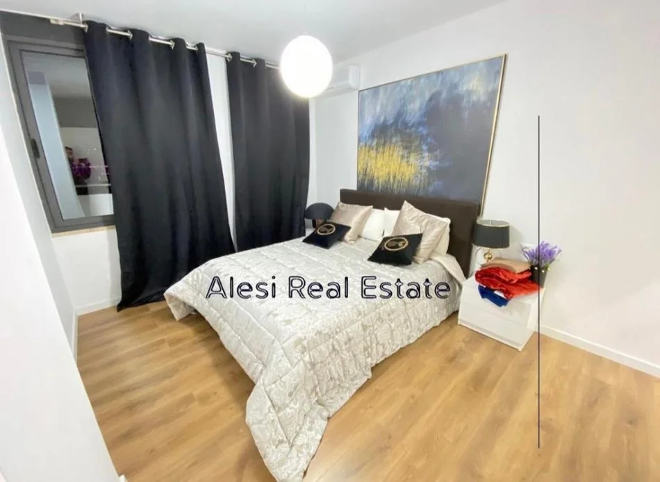 Tirane, jepet me qera apartament 2+1 Kati 7, 100 m² 1.000 € (Prane spar)