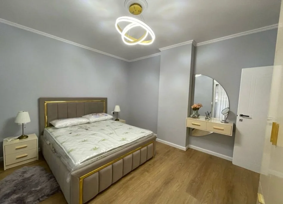 Tirane, jepet me qera apartament 2+1+Ballkon Kati 4, 105 m² 800 € (Zogu i Zi)